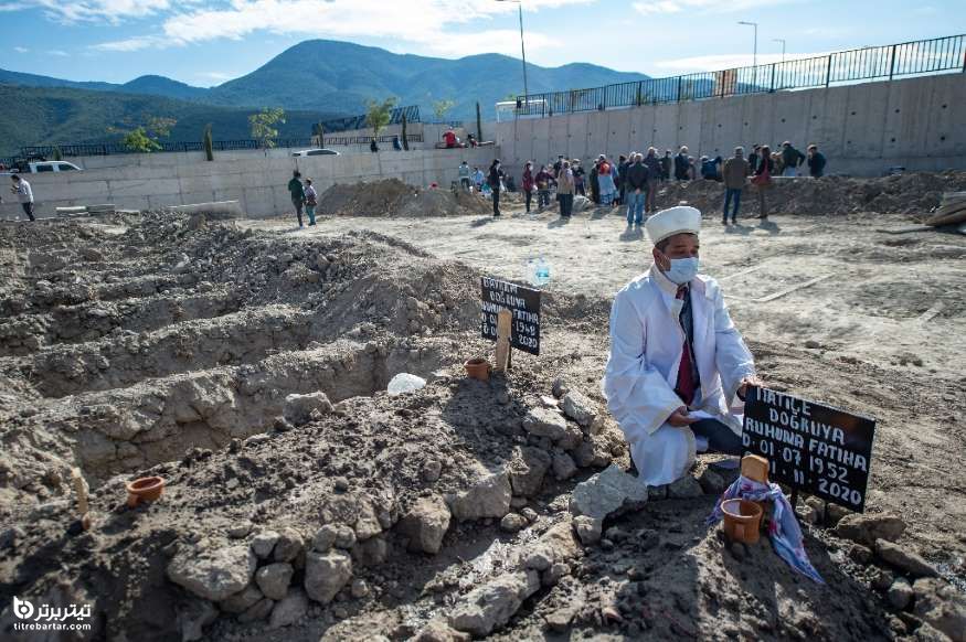 تصویر دردناک از تشییع جنازه قربانیان زلزله ازمیر