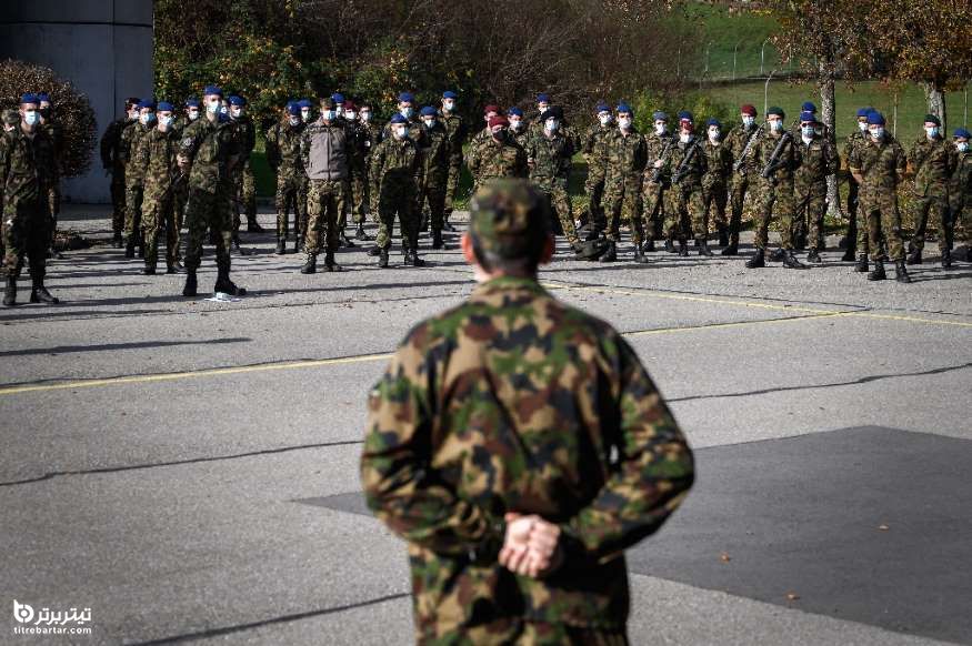 نیروهای ذخیره ارتش سوئیس قبل از استقرار برای کمک به بیمارستان ها