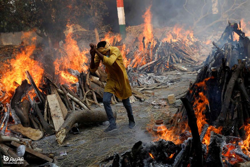  سوزاندن جنازه ی قربانیان کرونا در دهلی نو ، هند
