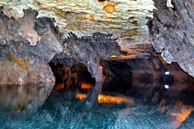 غار علیصدر؛ بزرگترین غار آبی جهان