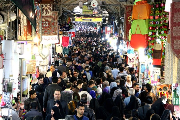 بازار داغ آجیل و خشکبار در شب عید