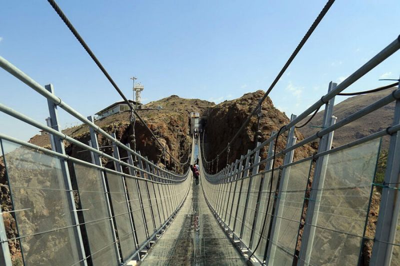 پل معلق تمام شیشه‌ای هیر در اردبیل