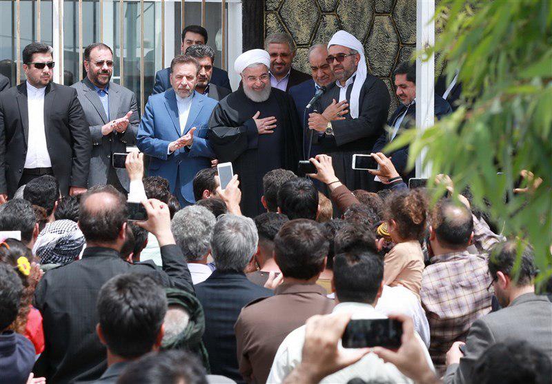 روحانی در روستای زلزله‌زده‌ دستجرد: