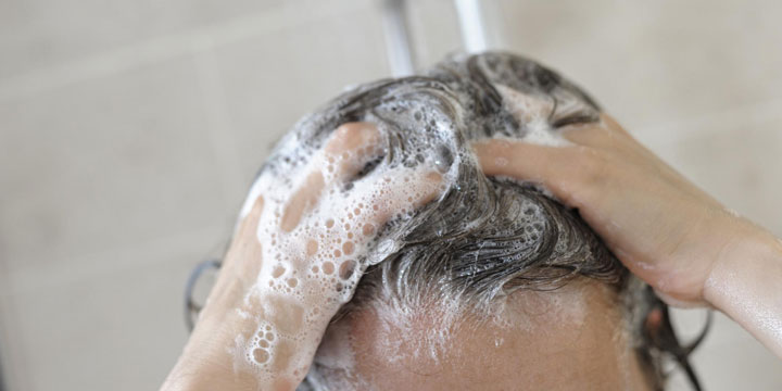 روش مناسب شستن موها با کمترین آسیب