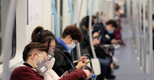 ماجرای مردی که در مترو مسکو تظاهر به بیماری کرونا کرد