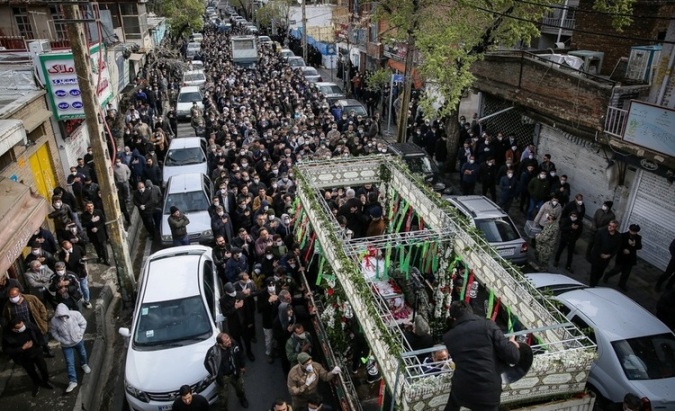 انتقادات به برگزاری تشییع عمومی در تهران با وجود کرونا