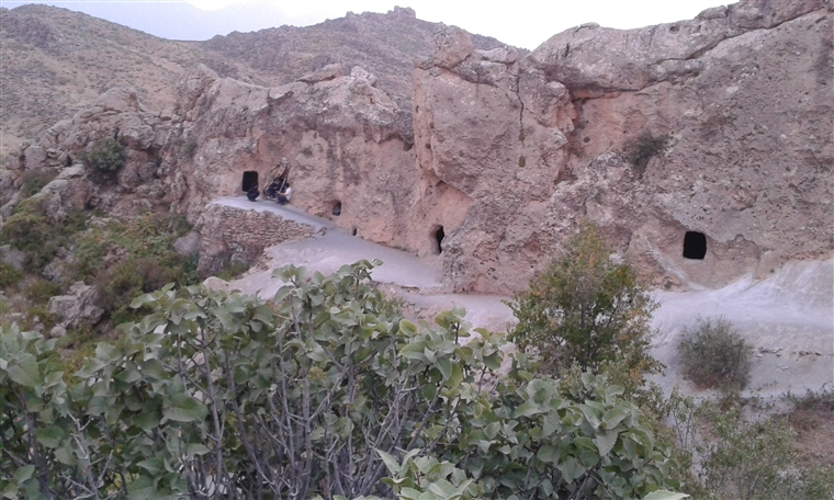 غار حسین کوه کن از عجایب کرمانشاه