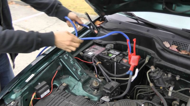 فیلم|آموزش باتری به باتری کردن خودرو
