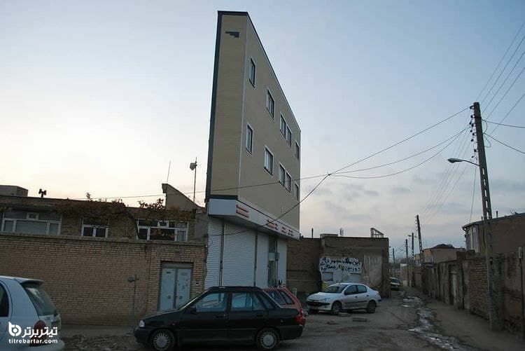 ساختمانی عجیب در محله سرخاب تبریز با کمتر از 1.5 متر عرض
