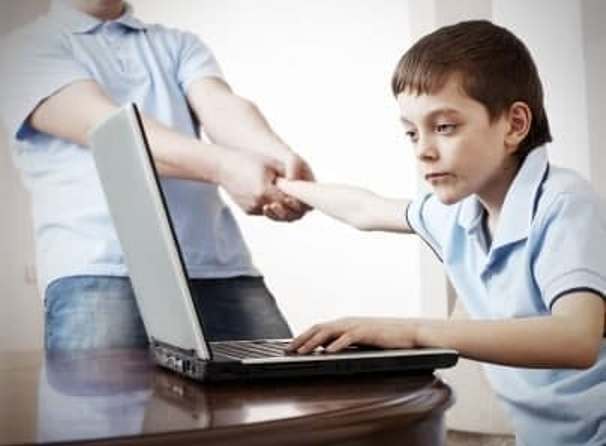 بازی‌ آنلاین برای کودکان چه مضراتی دارد؟