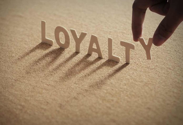 چرا وفاداری در رابطه ضروری است و نکاتی برای وفادار ماندن