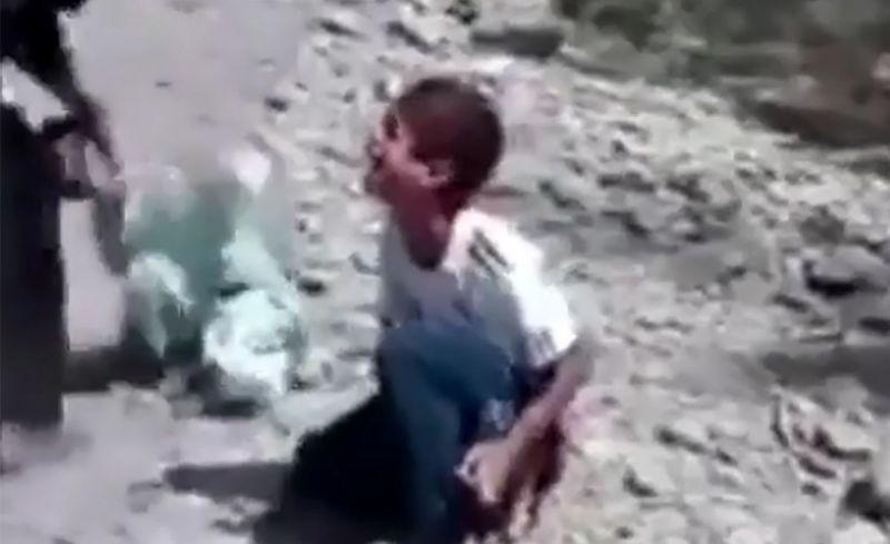 ماجرای شکنجه دو کودک در بیابان های جاسک+ فیلم دلخراش