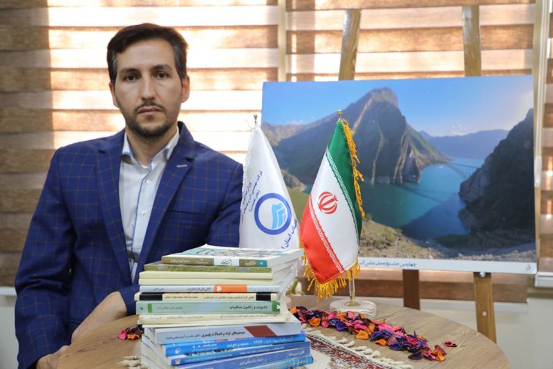 اهدای 100 جلد کتاب به کتابخانه‌آبفای اصفهان