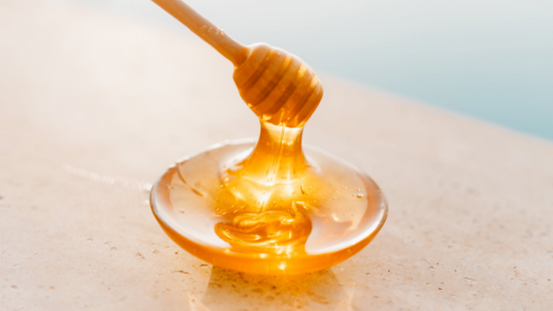 10 مزایای استفاده از عسل برای چشم ها