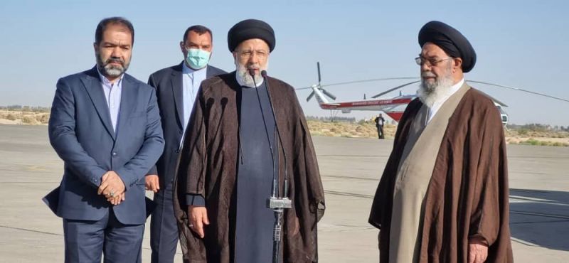 مصاحبه رئیس جمهور با خبرنگاران در فرودگاه شهید بهشتی اصفهان