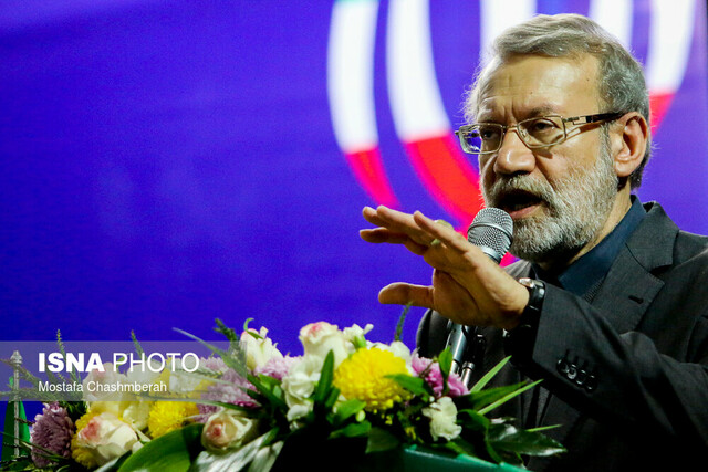 انقلابی بودن به معنای دوری از حواشی و پرهیز از شعار دادن است علی لاریجانی