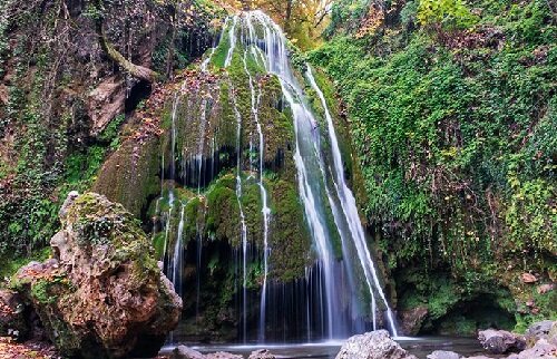 به استان آبشارهای ایران سفر کنید