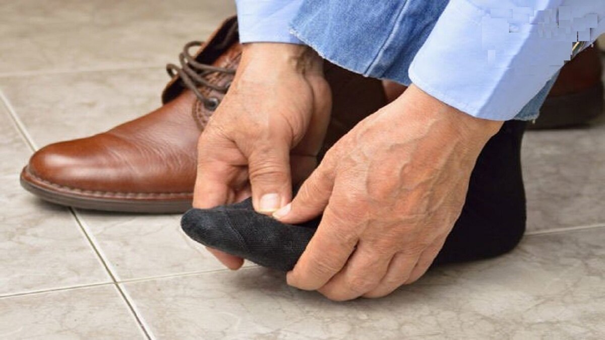 | پوشیدن کفش تنگ چه بلایی سر ما می‌آورد و چه عوارض خطرناکی دارد؟