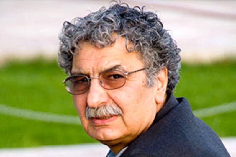 | تشویق ممتد شهرام ناظری در مراسم وداع با پیکر محمدعلی اسلامی ندوشن