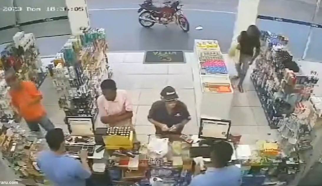  | سرقت ناکام از یک پیرمرد در فروشگاه