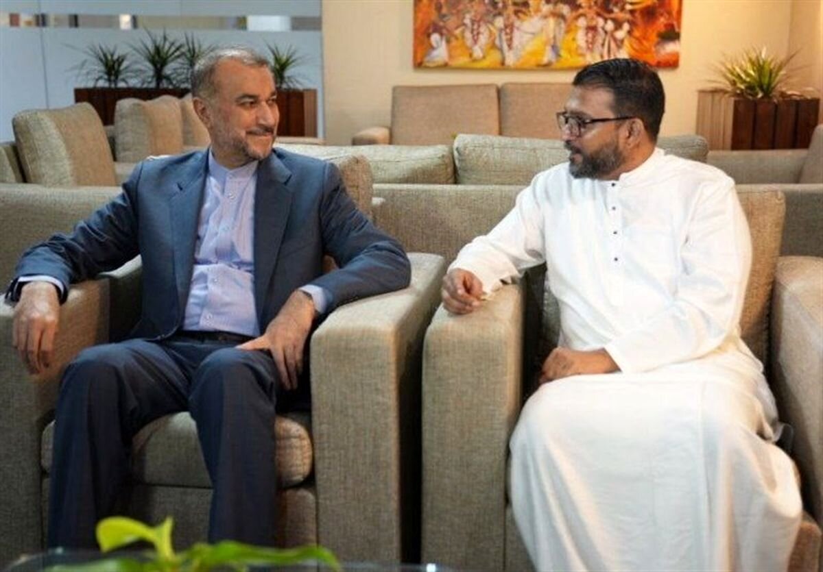  | استقبال جالب مردان سری‌لانکایی از وزیر خارجه ایران به روش سنتی در کلمبو