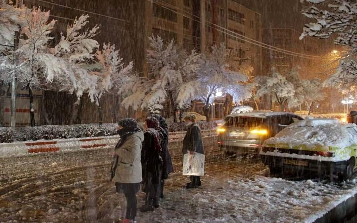  |  وضعیت بحرانی شب برفی تهران در منطقه یک