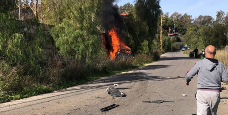 تصاویر | قاب‌هایی از خودرویی که هدف پهپادهای اسرائیل در بنت جبیل قرار گرفت