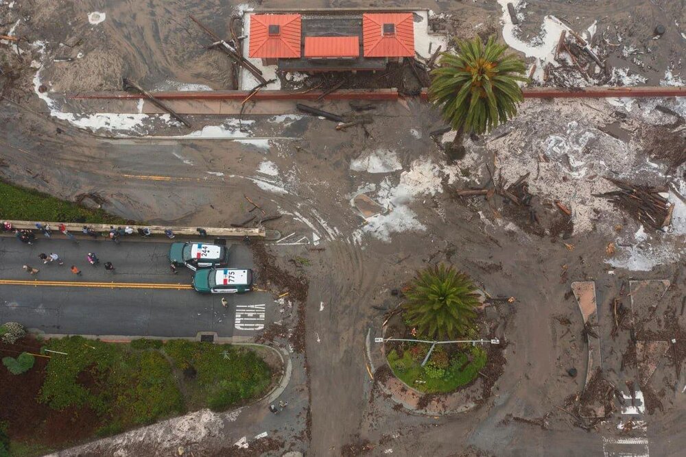 وقوع طوفان اقیانوسی و خطر برخورد امواج غول‌پیکر با سواحل کالیفرنیا
