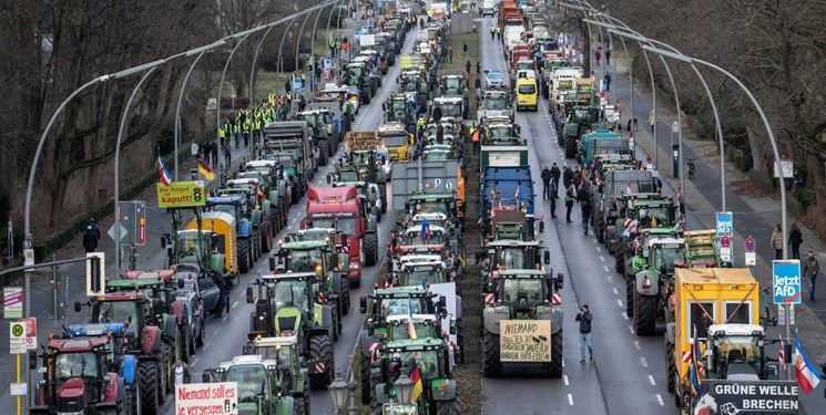 کشاورزان معترض آلمانی در خیابان‌های برلین/  تخفیف‌های مالیاتی تمام شد!