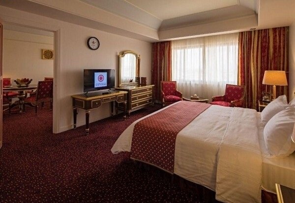ظرفیت نیمی از هتل‌های مشهد تکمیل شد / هتل‌ها افزایش نرخ ندارند