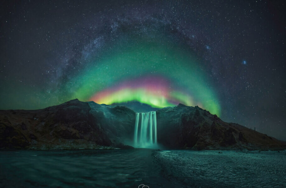 شفق قطبی رنگین کمانی بر فراز آبشار/ دورهمی راه‌شیری، خوشه پروین و آندرومدا
