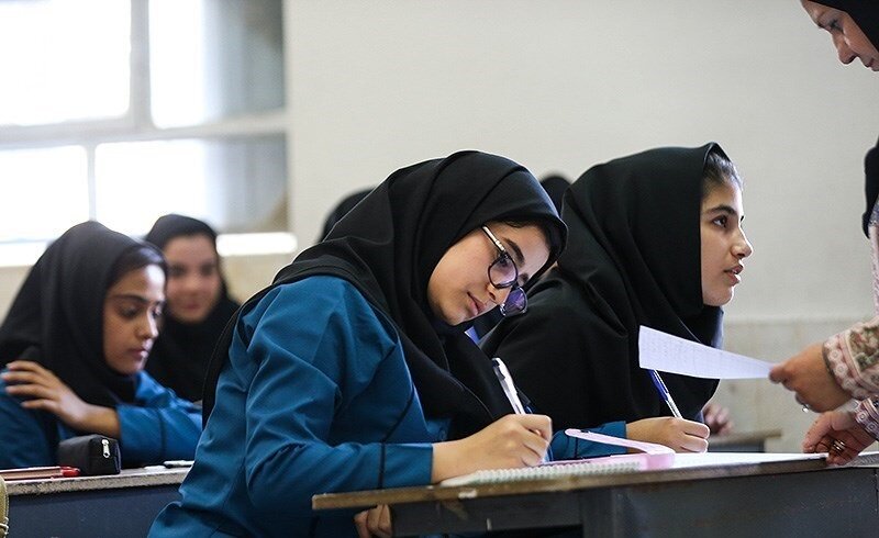 تحصیل اولویت دانشآموزان نیست/ کسیکه «شبانه روز زحمت میکشد درس میخواند جایی در این مملکت ندارد!»