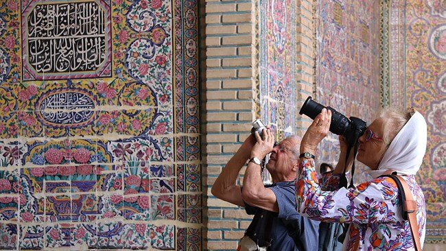 بیشتر افراد مسن به‌عنوان گردشگر وارد ایران می‌شوند؛ «کشورها به شهروندان‌شان می‌گویند اگر به‌ایران سفر کردید و مشکلی پیش آمد به‌عهده خودتان است»