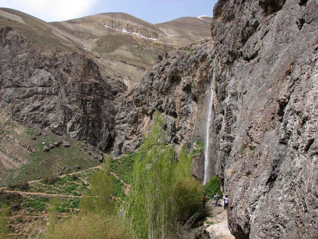 یک آبشار؛ بیخ گوش تهران