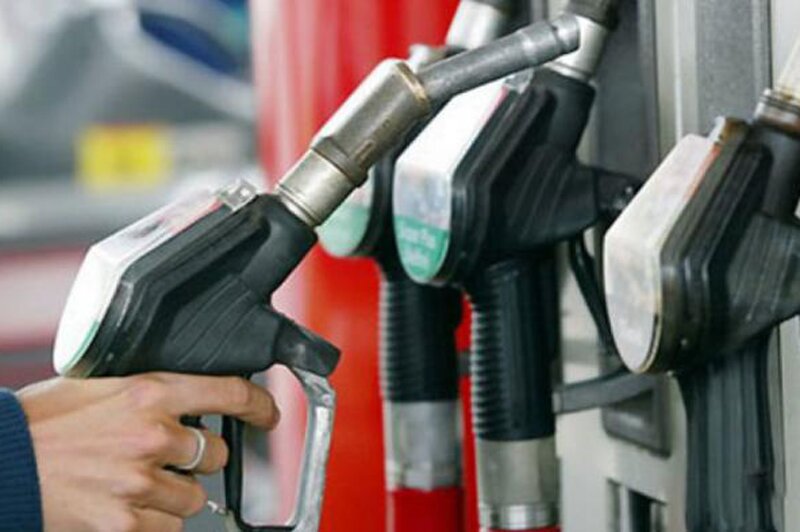 بنزین خیلی ارزان است؛ آیا امکان افزایش قیمت بنزین وجود دارد؟/ قیمت عادلانه بنزین چه رقمی است؟