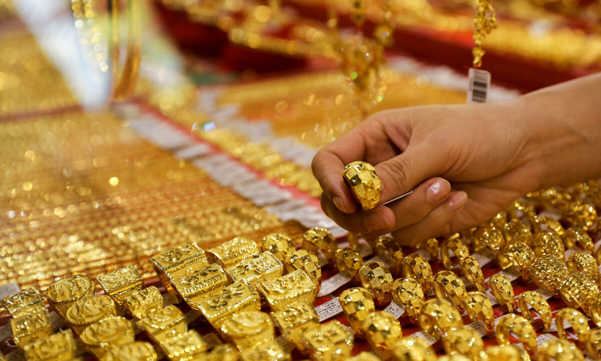 قیمت طلا دوباره پرواز کرد/ پیش‌بینی جدید اقتصاددانان از قیمت طلا در ماه‌های آینده
