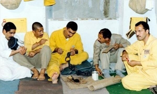 یک مسابقه متفاوت در اسارتگاه بعثیها/ برای فوتبال از گونی به جای توپ استفاده میکردیم