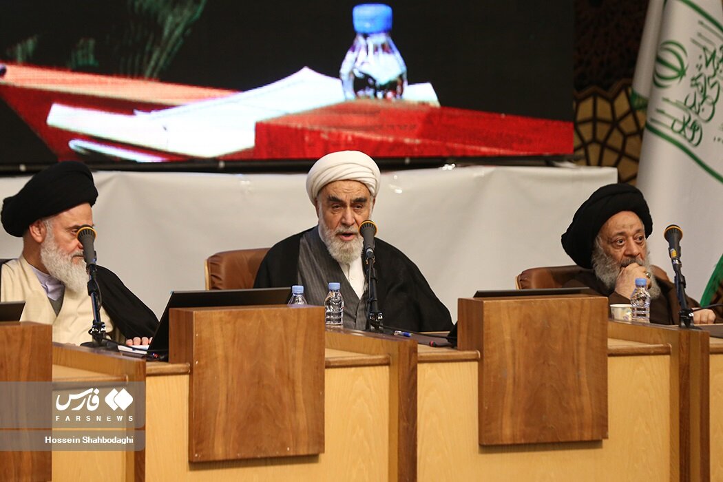 ابلاغ سلام رهبر انقلاب به اعضای جامعه مدرسین /آیت الله نوری همدانی: جدایی حوزه از سیاست خواسته دشمن است/ بوشهری: روحانیت اجازه اختلافافکنی نمیدهد