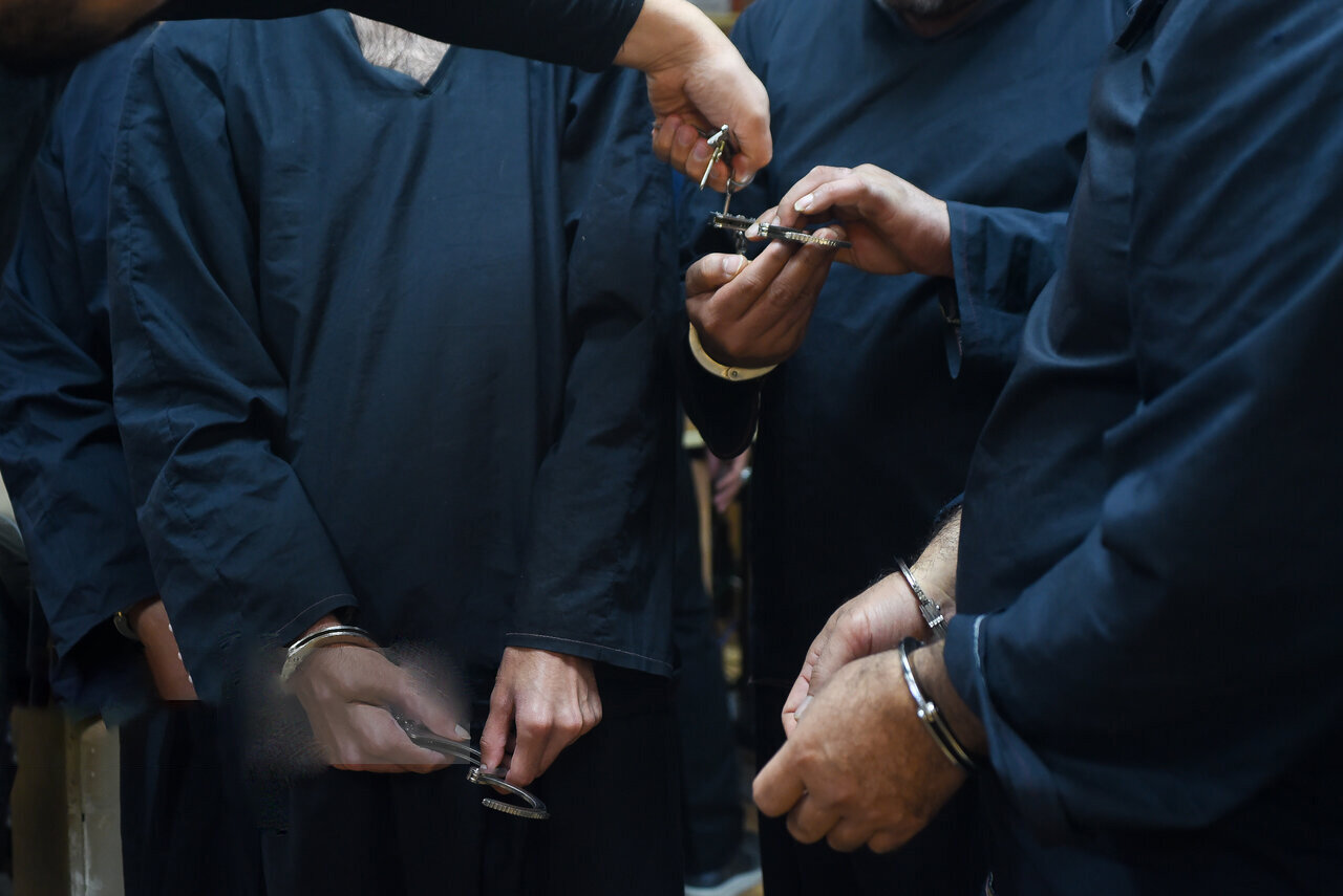 تصاویر | دستگیری اعضای ۴ باند کلاهبرداری سایبری | اعتراف کلاهبرداران به ۱۰۰ فقره کلاهبرداری