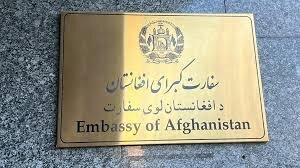 تصاویر نماز جماعت جلوی سفارتخانه