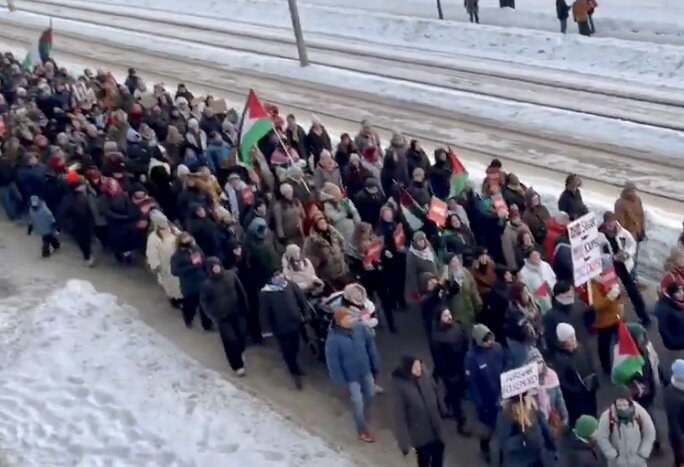 ببینید | تظاهرات بزرگ نروژی‌ها در حمایت از فلسطین | سرما و یخبندان شدید مانع آنها نشد