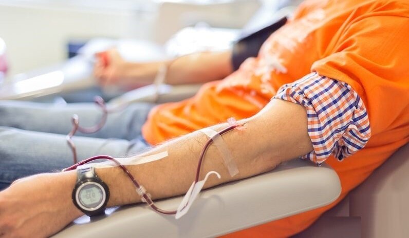 تا ۶۰ سالگی می‌توانید خون اهدا کنید | بیشترین اهداکنندگان خون در ایران چند ساله‌اند؟ | یک‌پنجم خون‌های اهدایی به این بیماران می‌رسد