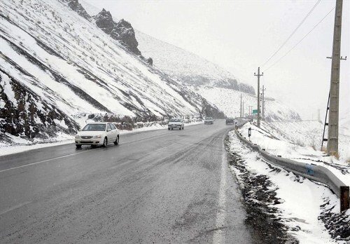 آخرین وضعیت ترافیکی محورهای شمالی کشور | بارش ۱۱ سانتی متر برف در جاده چالوس | کندوان مسدود شد؟