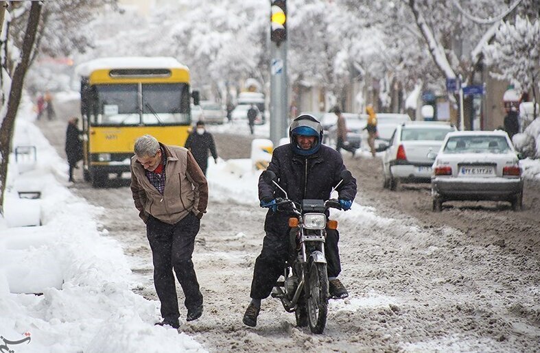 کاهش آلودگی هوای تهران چه زمانی کم می‌شود؟/ بارش برف و باران در این نقاط
