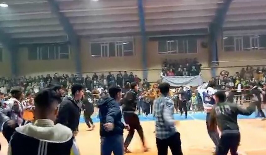| شادی جالب هواداران تیم فوتسال شهرستان باخرز در مسابقات جام رمضان بعد از راهیابی به مرحله نیمه نهایی