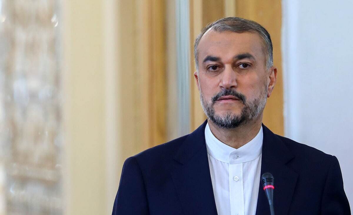 | لحظه ورود پیکر امیرعبداللهیان به مشهد با اجرای مراسم نظامی ویژه
