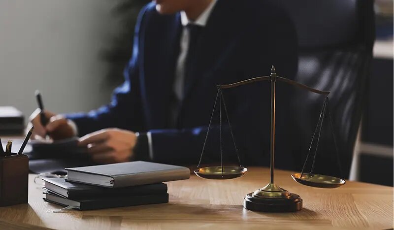 | لحظه حمله وحشیانه با قمه به یک وکیل دادگستری در سعادت آباد تهران
