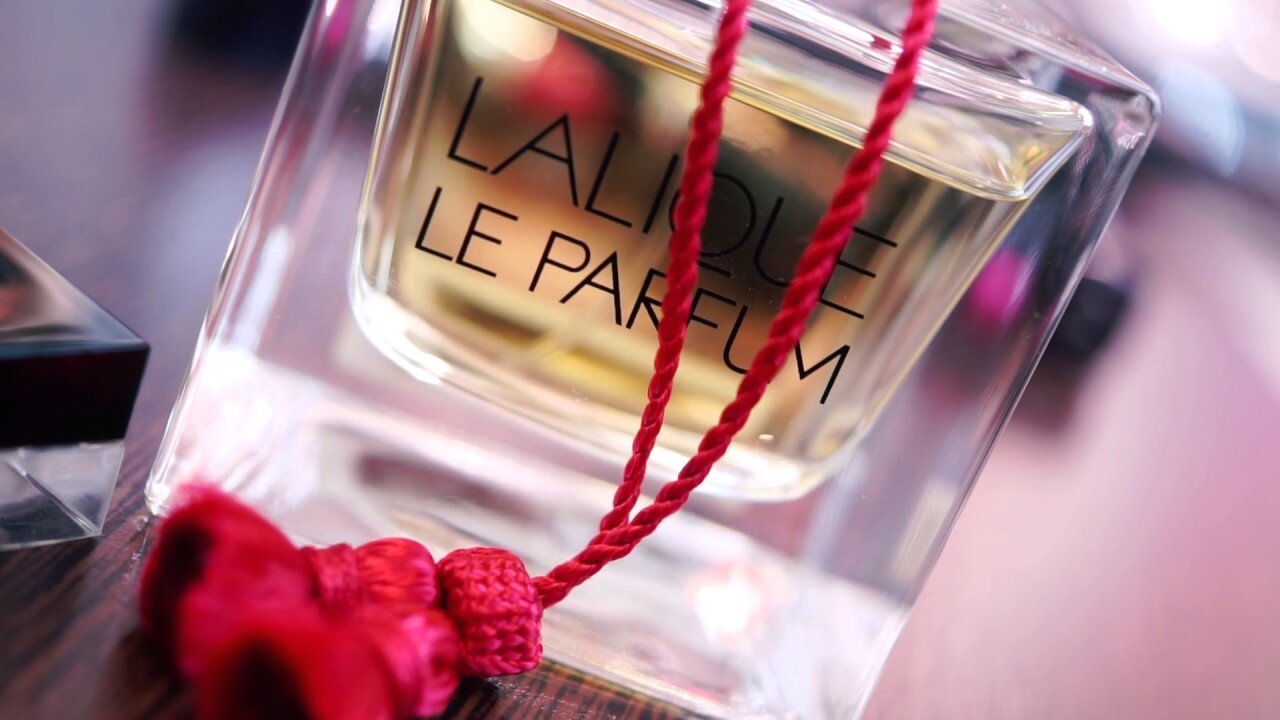 | فرآیند دیدنی بازیافت شیشههای زباله و تبدیل به شیشه عطر