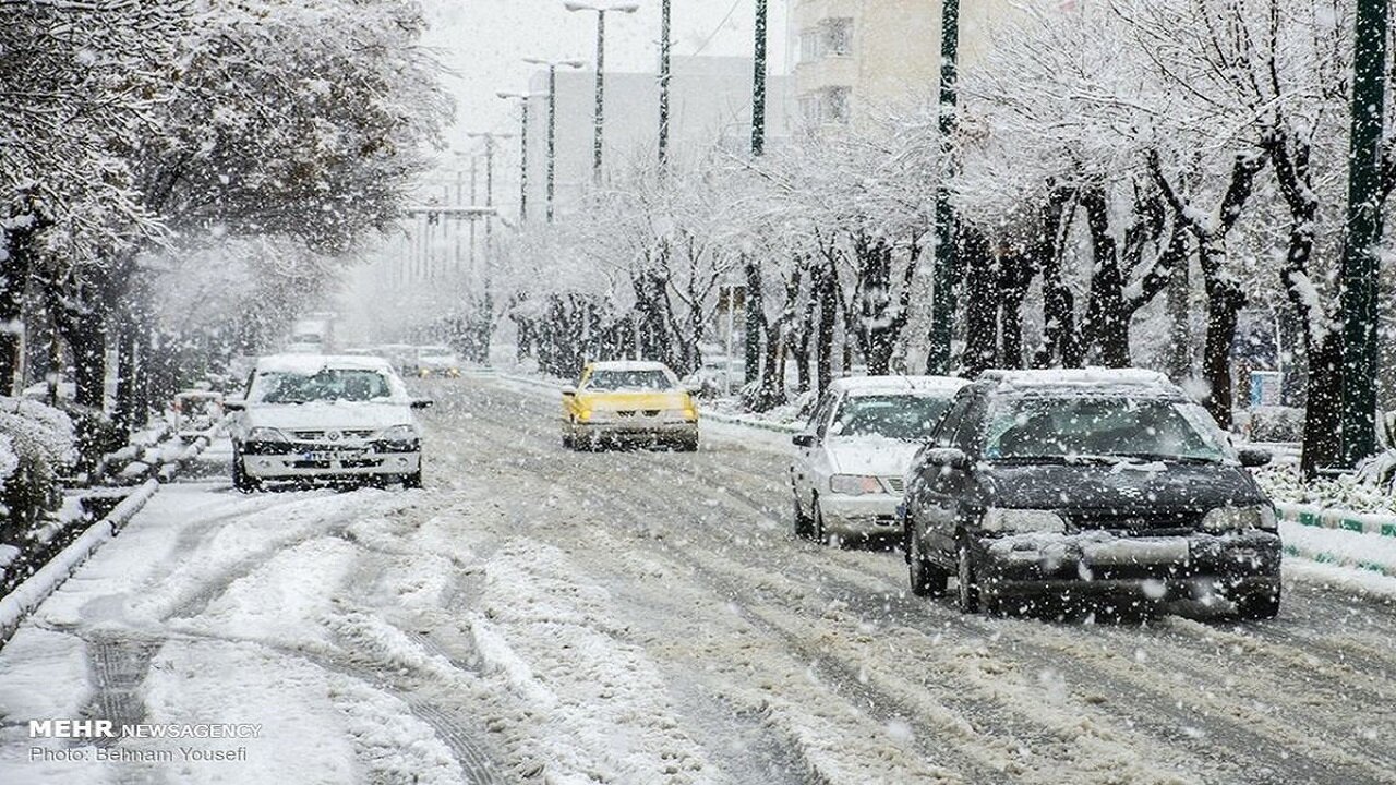 | تصاویر جالب از بارش برف در توچال