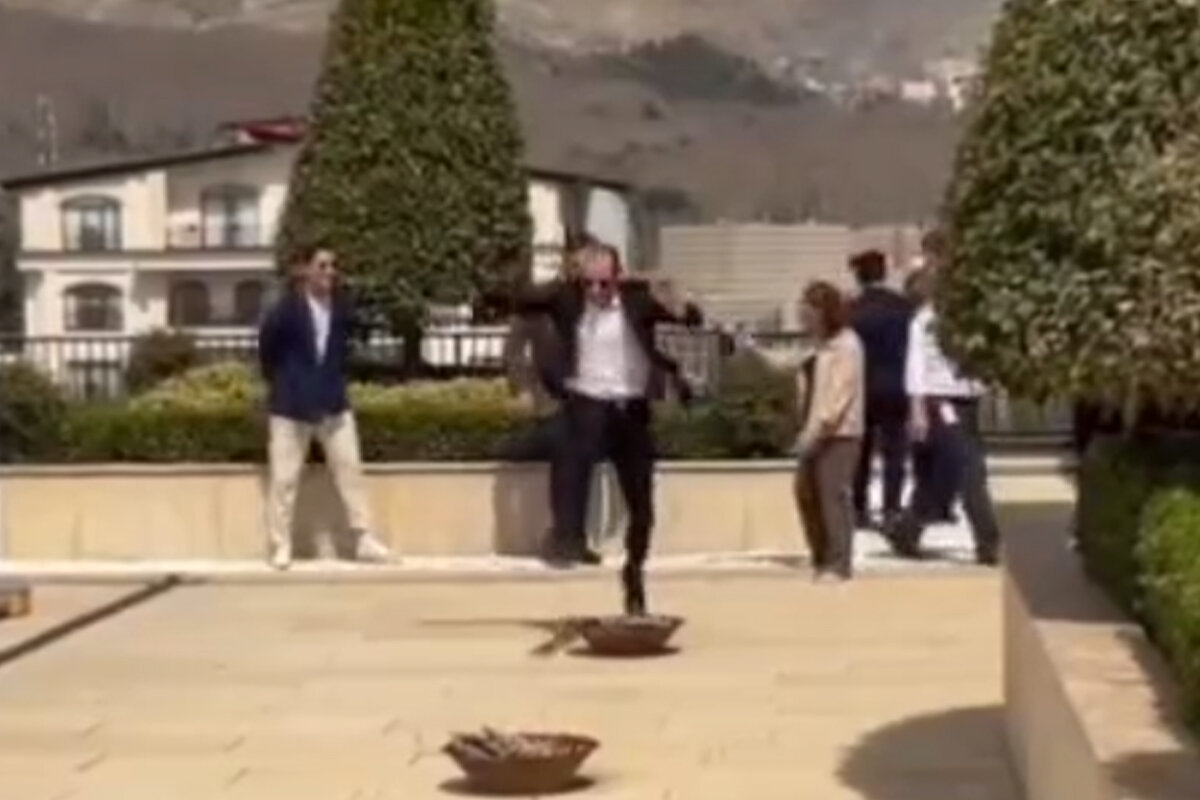 | فیلم ویژه سفارت استرالیا از برگزاری مراسم چهارشنبهسوری در محوطه سفارت در تهران